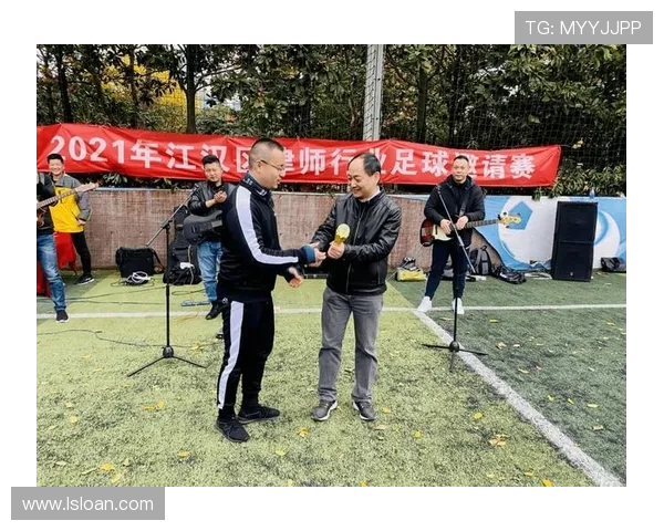 江汉区足球代表队奋力拼搏展风采 逐梦赛场再创佳绩 江汉区足球代表队奋力拼搏展风采 逐梦赛场再创佳绩