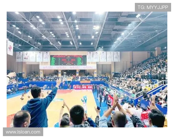 中国篮球联赛新赛季揭幕战激烈开战 球迷期待球队实力对决 中国篮球联赛新赛季揭幕战激烈开战 球迷期待球队实力对决