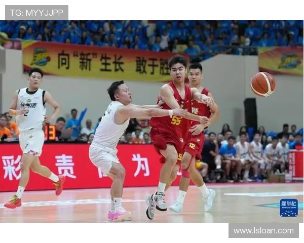 中国篮球联赛激战正酣 领先球队迎来关键赛事决战时刻